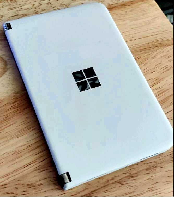 Утечка с eBay показала фотографии отмененного среднего класса Microsoft Surface Duo 2